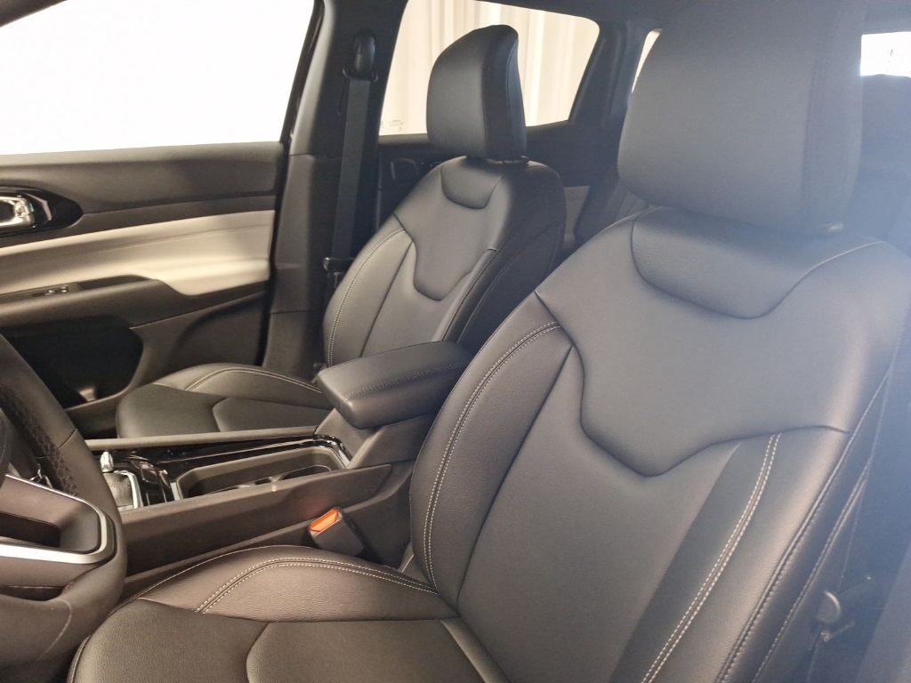 new 2025 Jeep Compass car, priced at $33,999