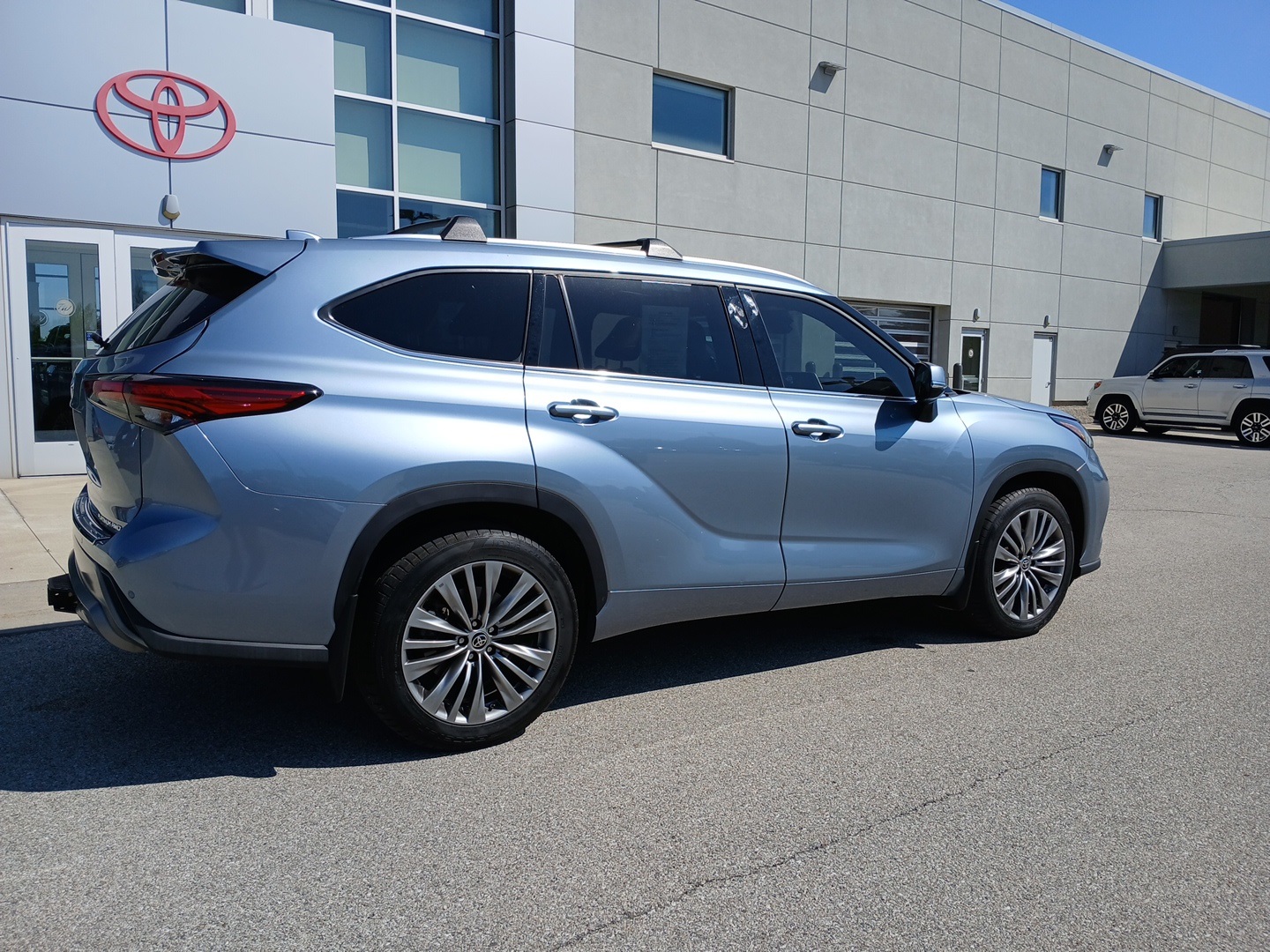 used 2022 Toyota Highlander car, priced at $45,948