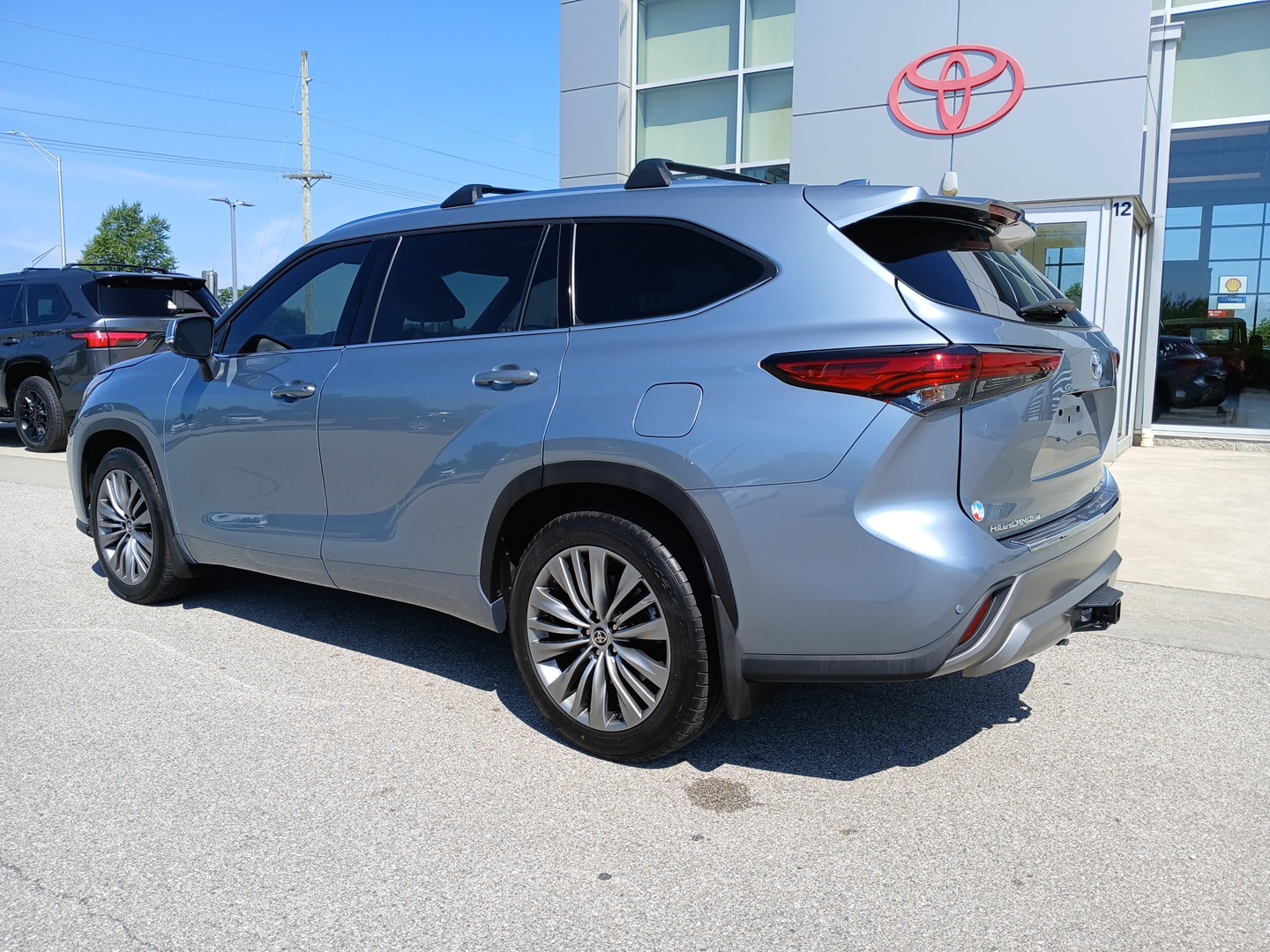 used 2022 Toyota Highlander car, priced at $45,948