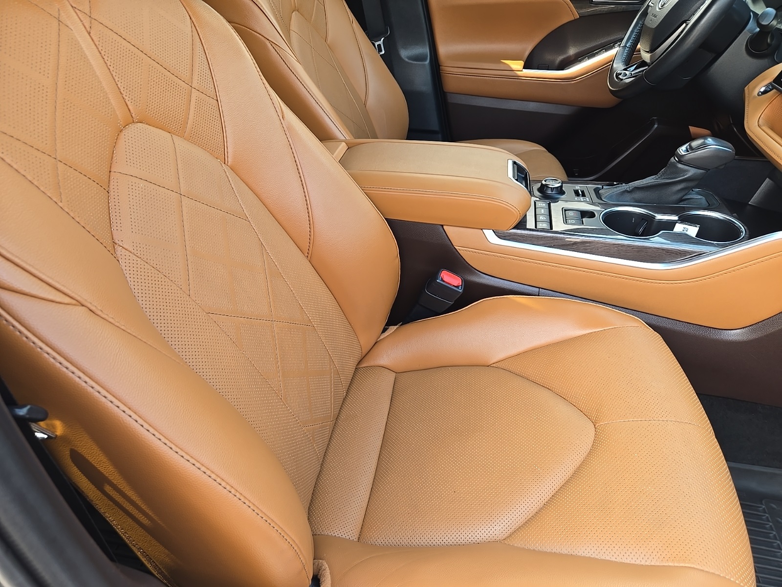used 2022 Toyota Highlander car, priced at $45,948