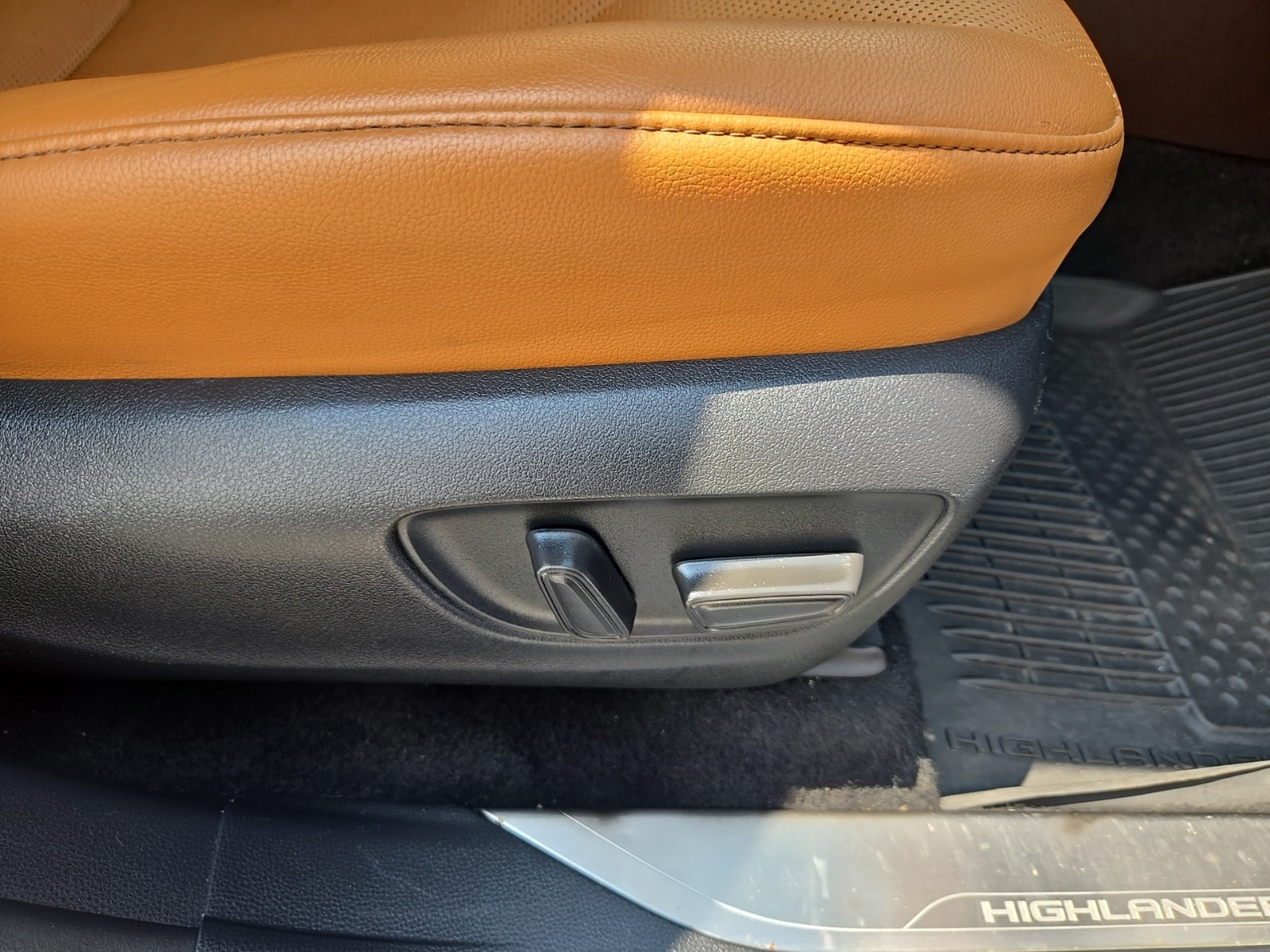 used 2022 Toyota Highlander car, priced at $45,948