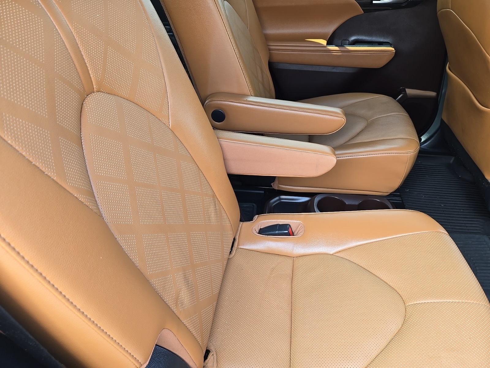 used 2022 Toyota Highlander car, priced at $45,948