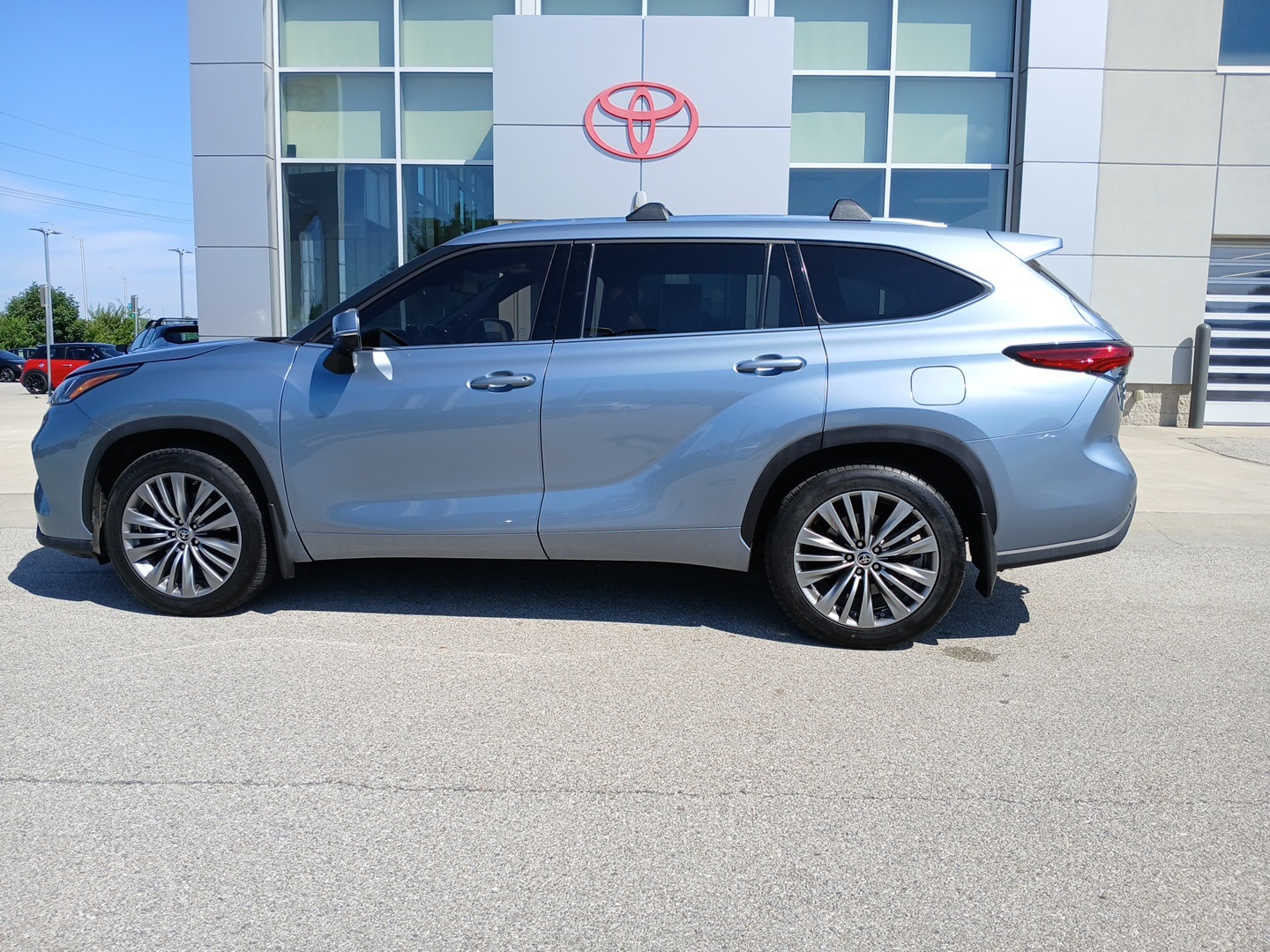 used 2022 Toyota Highlander car, priced at $45,948