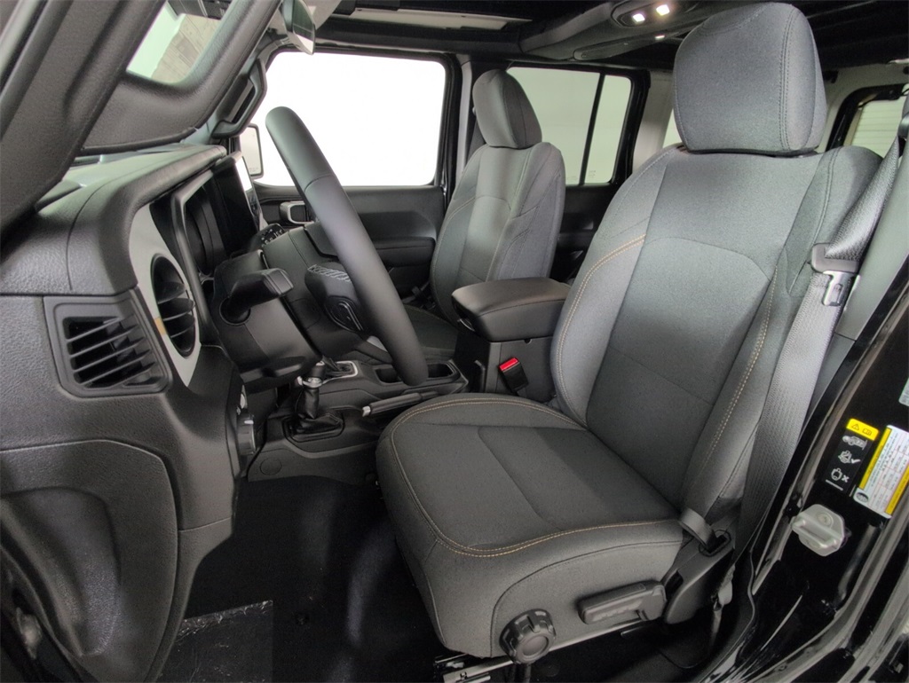 new 2025 Jeep Wrangler car, priced at $46,365