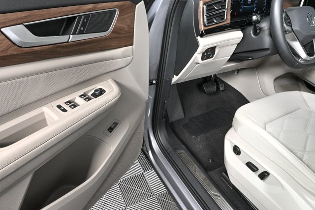 used 2024 Volkswagen Atlas car, priced at $33,682