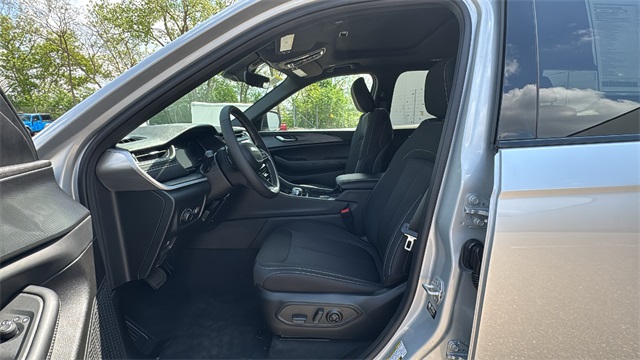 new 2025 Jeep Grand Cherokee L car, priced at $44,565