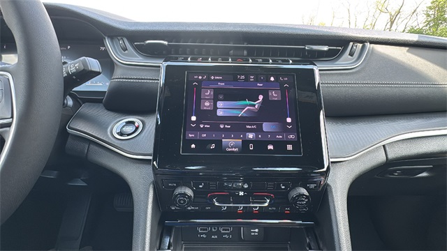 new 2025 Jeep Grand Cherokee L car, priced at $44,565