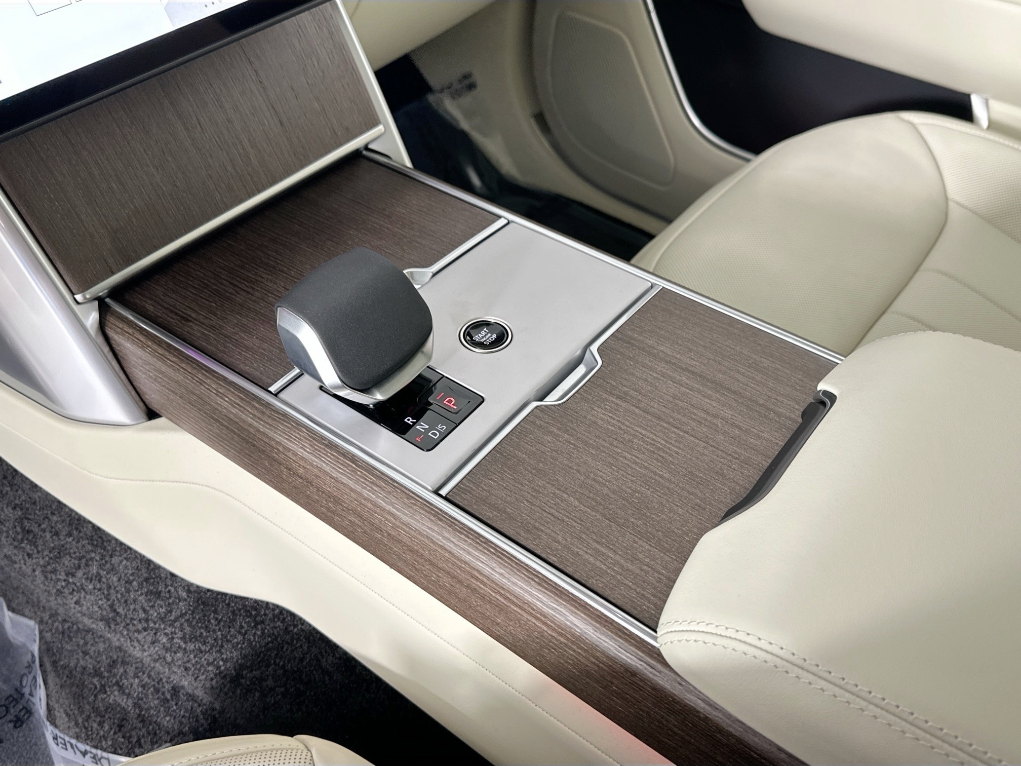 new 2025 Land Rover Range Rover car, priced at $138,630