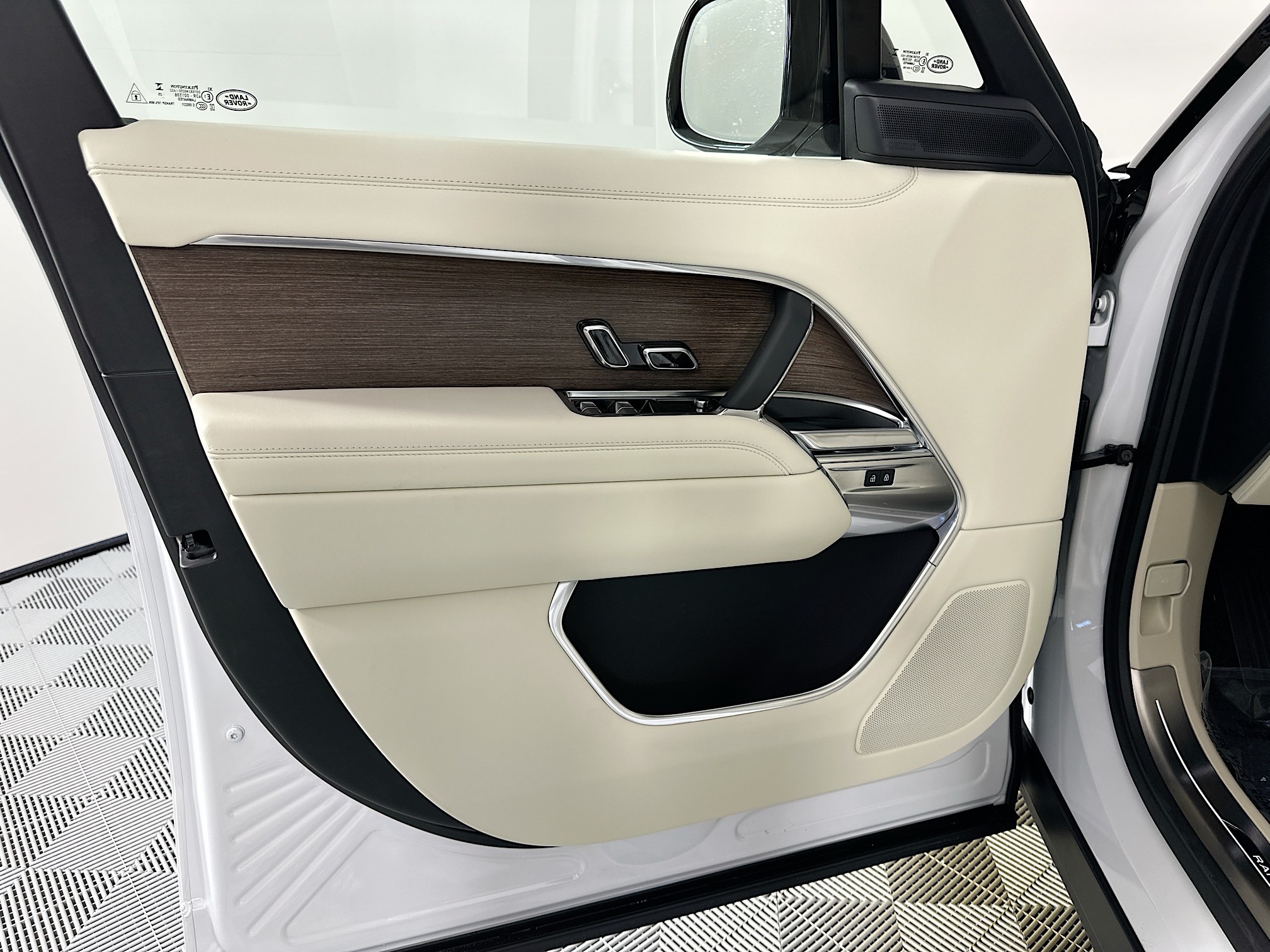 new 2025 Land Rover Range Rover car, priced at $138,630