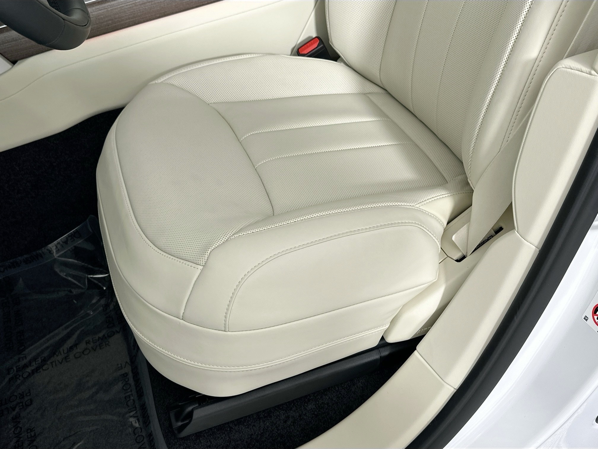 new 2025 Land Rover Range Rover car, priced at $138,630