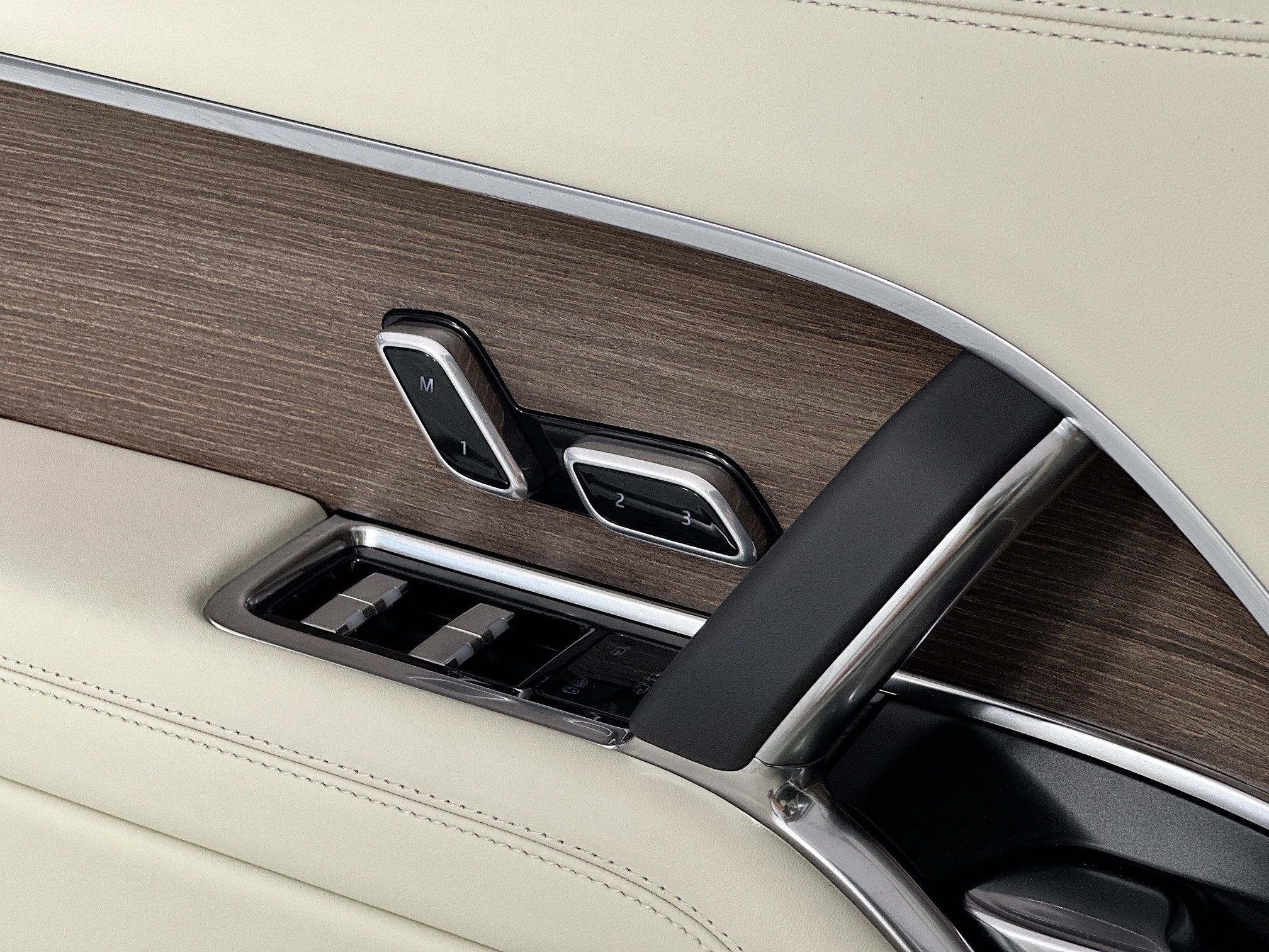 new 2025 Land Rover Range Rover car, priced at $138,630