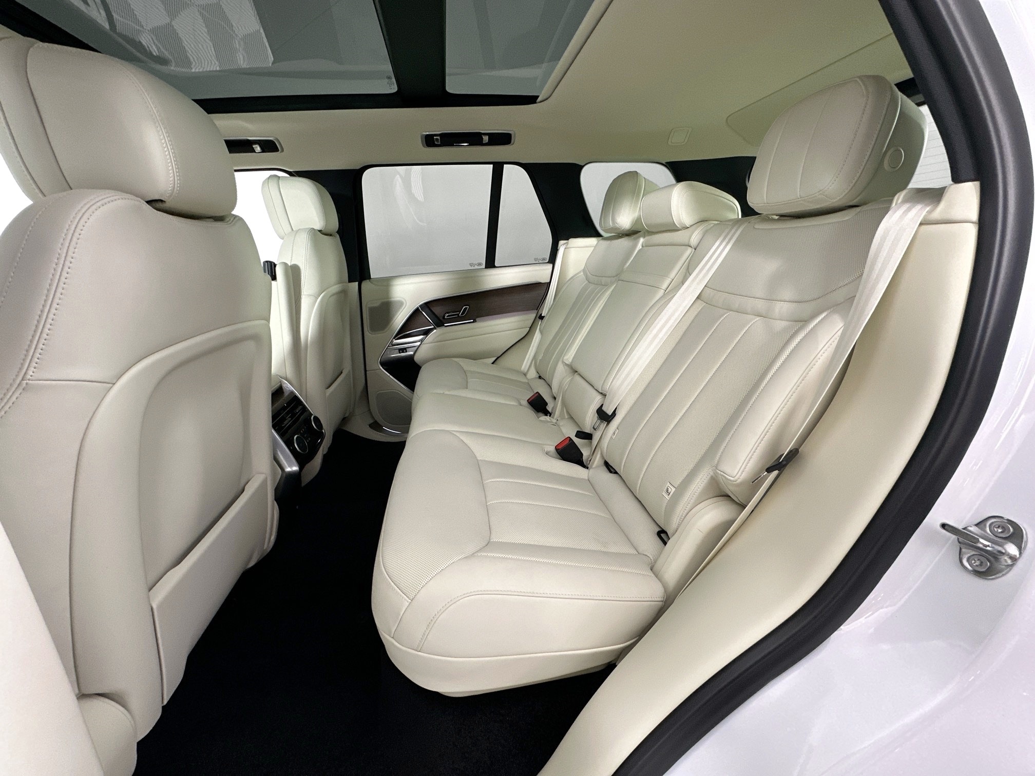 new 2025 Land Rover Range Rover car, priced at $138,630