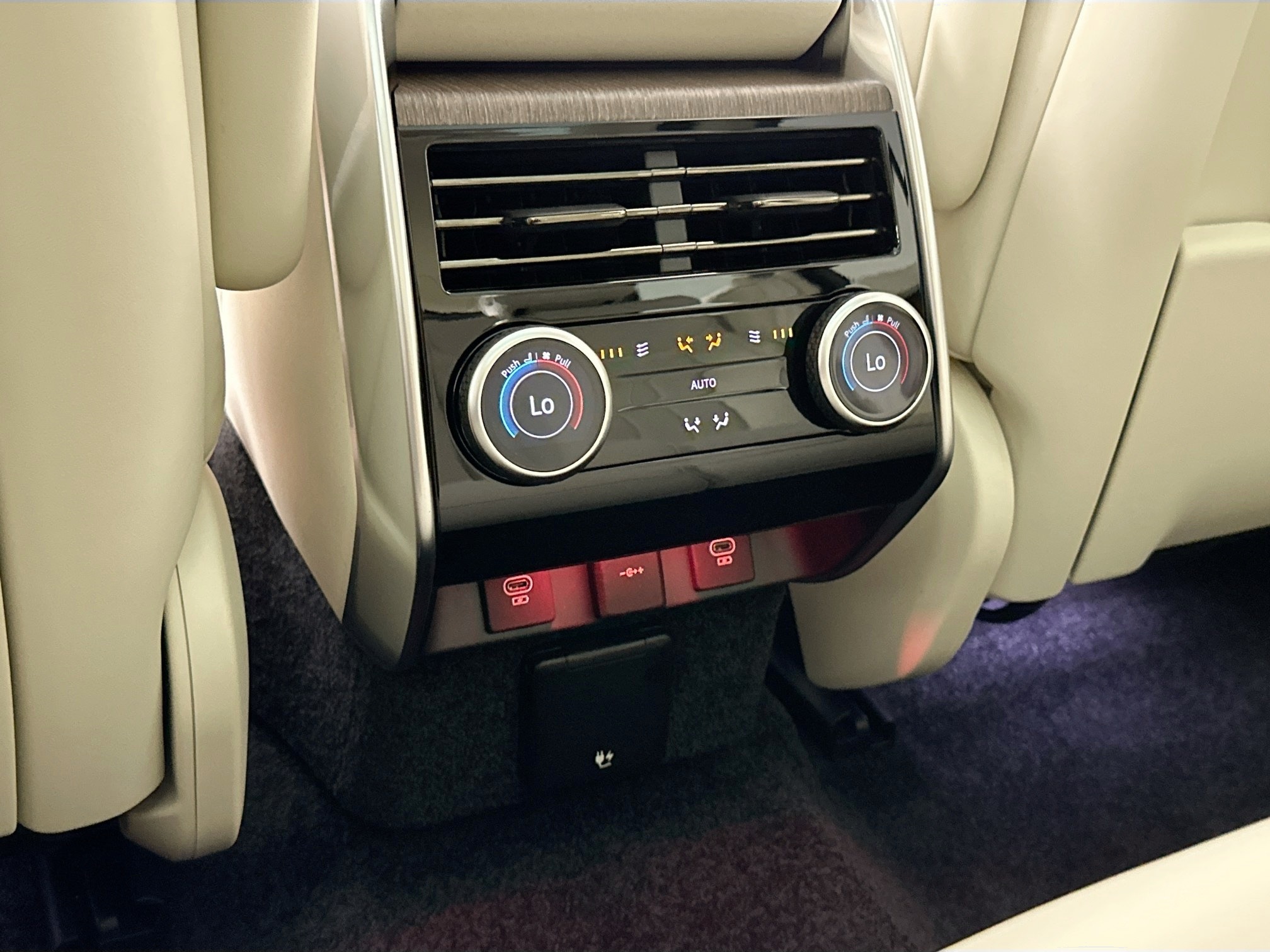 new 2025 Land Rover Range Rover car, priced at $138,630
