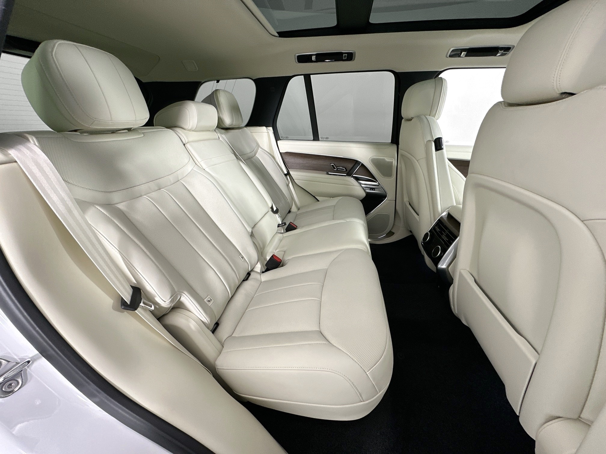 new 2025 Land Rover Range Rover car, priced at $138,630