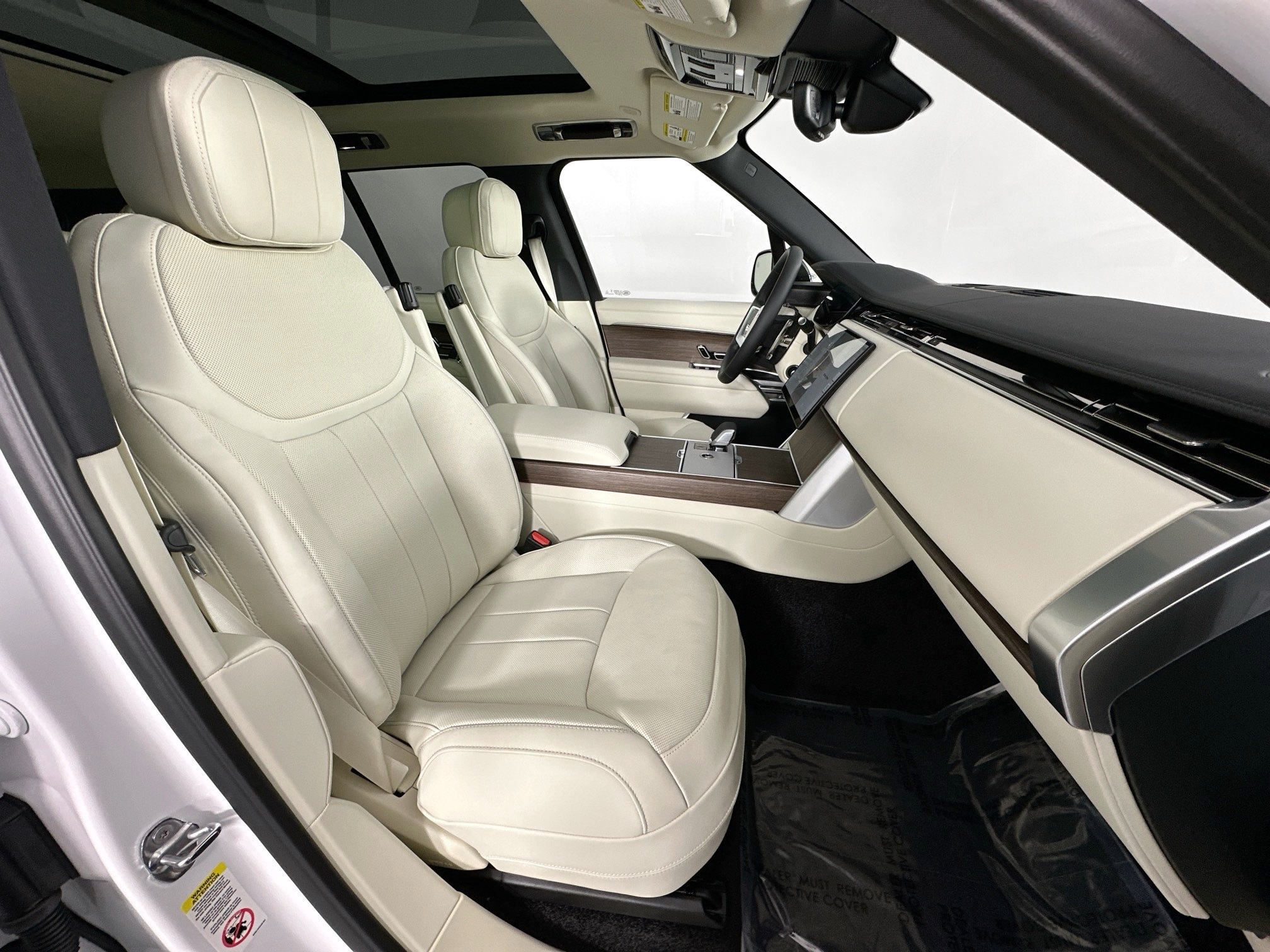 new 2025 Land Rover Range Rover car, priced at $138,630