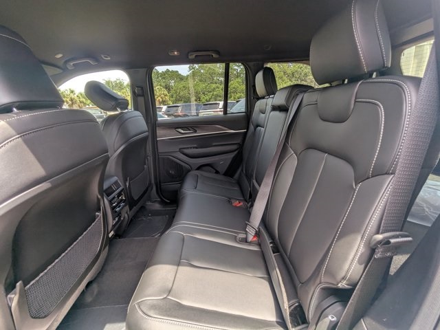 new 2025 Jeep Grand Cherokee car, priced at $39,220