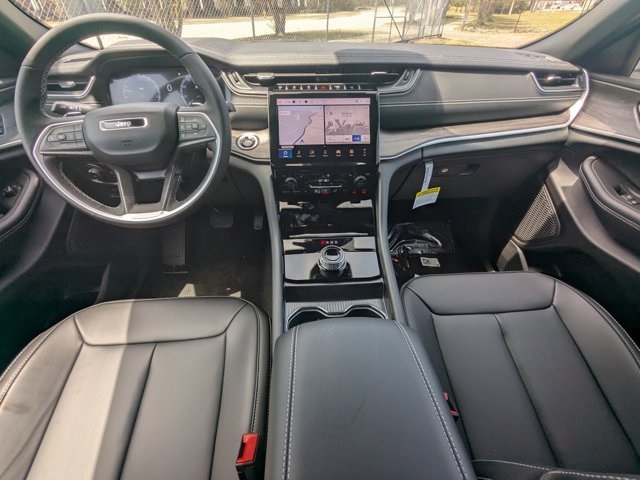 new 2025 Jeep Grand Cherokee car, priced at $39,220