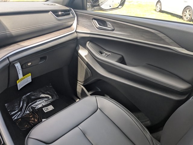 new 2025 Jeep Grand Cherokee car, priced at $39,220