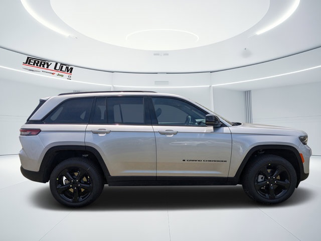 new 2025 Jeep Grand Cherokee car, priced at $39,220