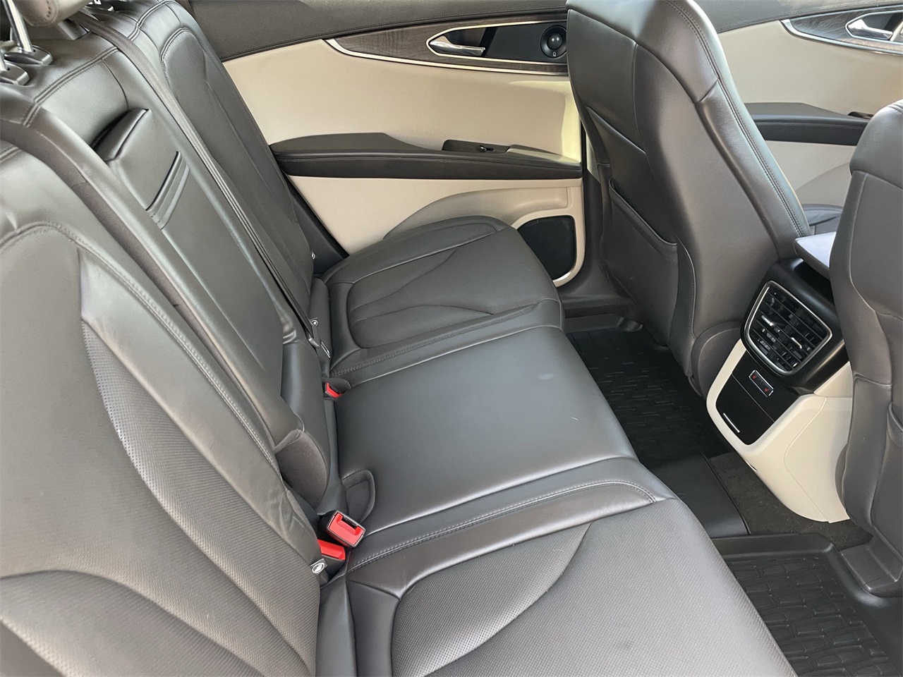 used 2020 Lincoln Nautilus car, priced at $25,284