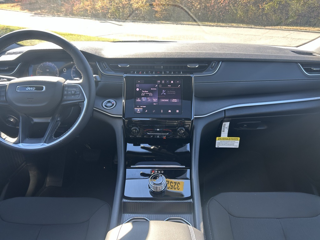 new 2025 Jeep Grand Cherokee car, priced at $35,999