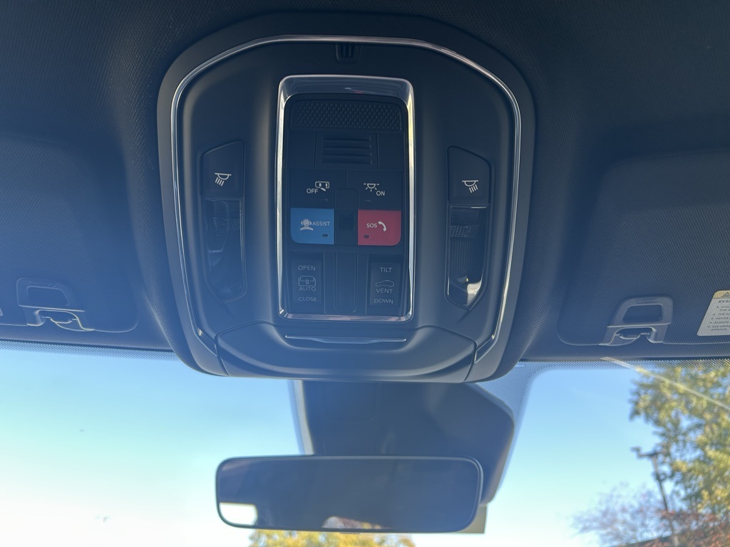 new 2025 Jeep Grand Cherokee car, priced at $35,999