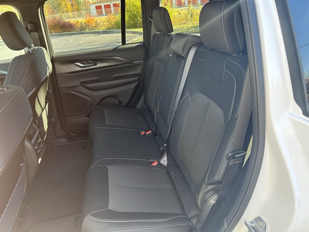 new 2025 Jeep Grand Cherokee car, priced at $35,999