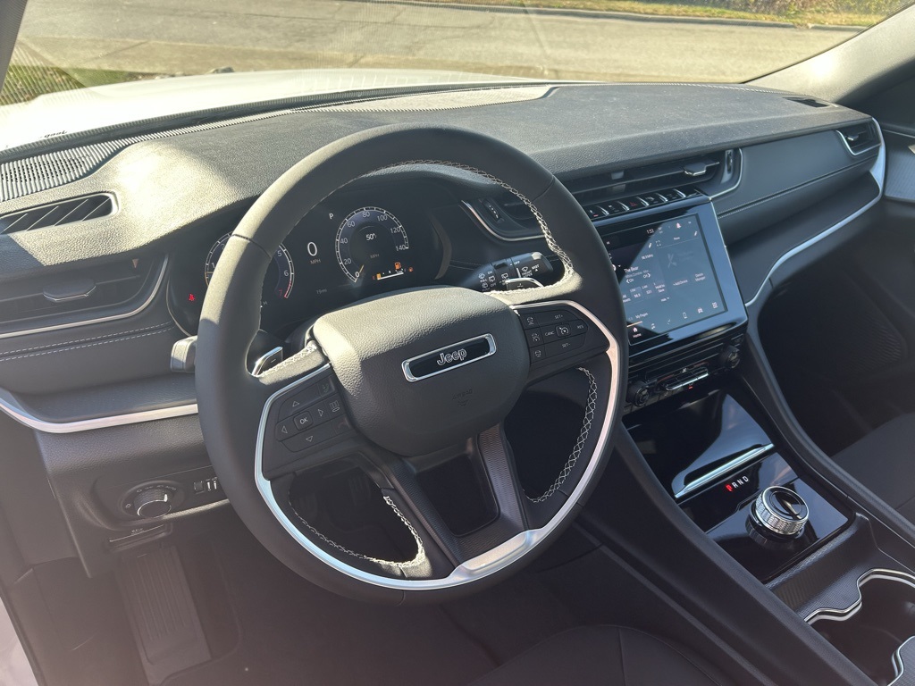 new 2025 Jeep Grand Cherokee car, priced at $35,999