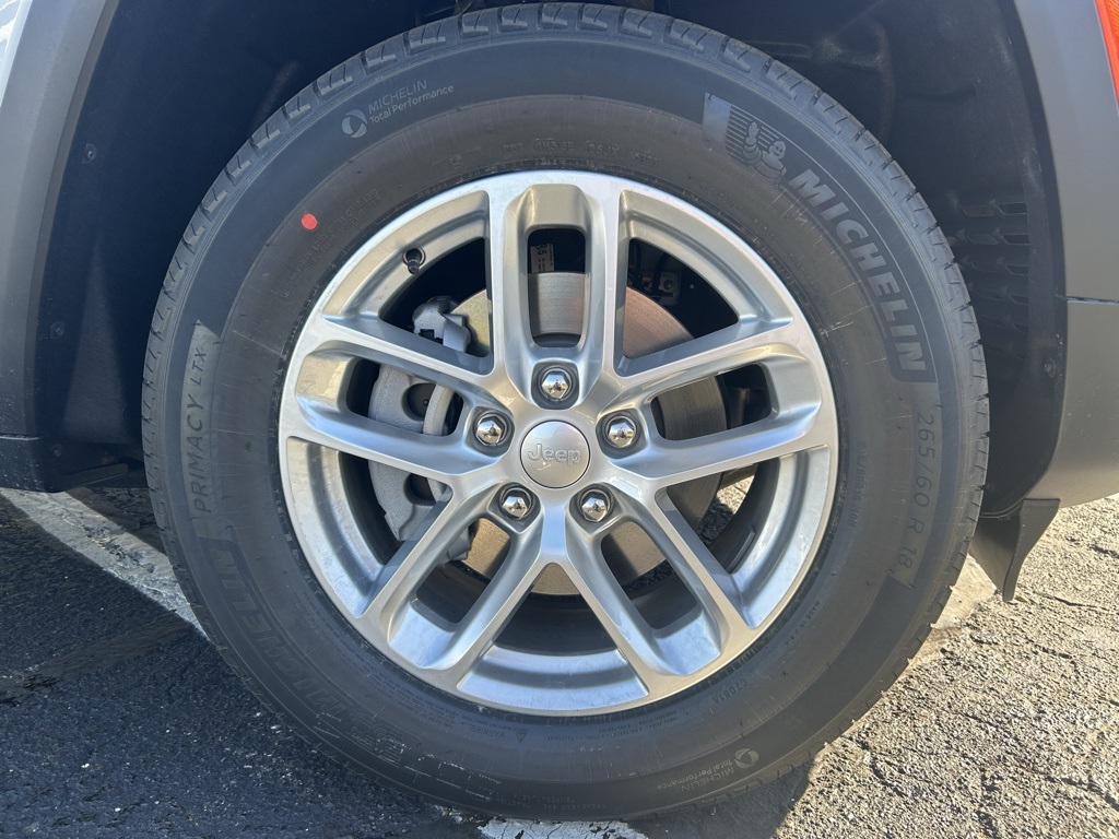 new 2025 Jeep Grand Cherokee car, priced at $35,999