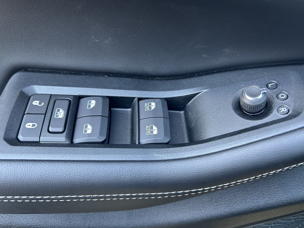 new 2025 Jeep Grand Cherokee car, priced at $35,999