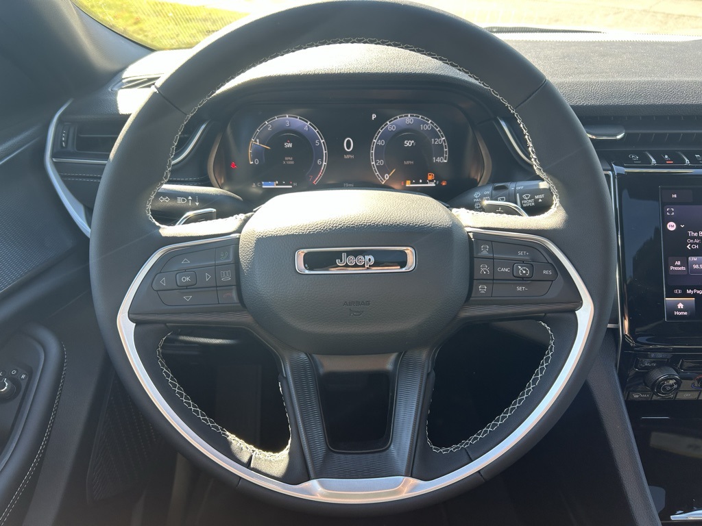 new 2025 Jeep Grand Cherokee car, priced at $35,999