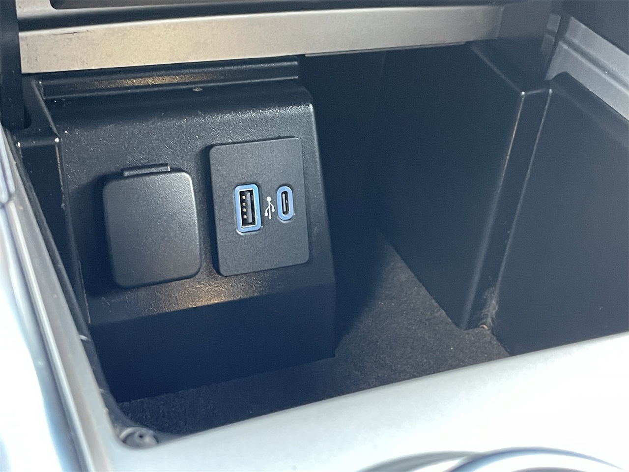 used 2024 Ford Explorer car, priced at $30,903