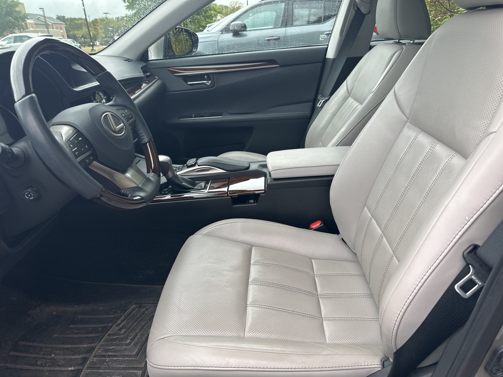 used 2017 Lexus ES car, priced at $27,990