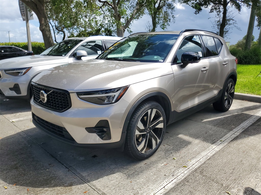 used 2023 Volvo XC40 car, priced at $31,995