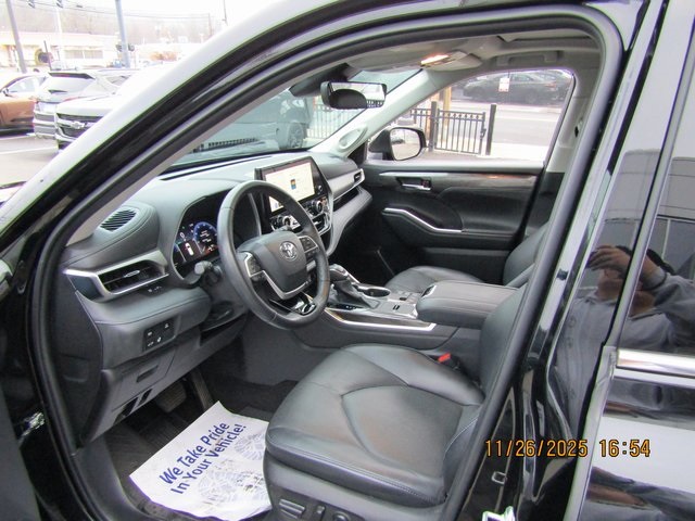 used 2023 Toyota Highlander Hybrid car, priced at $46,499