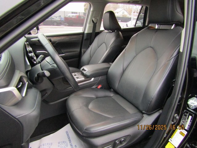 used 2023 Toyota Highlander Hybrid car, priced at $46,499