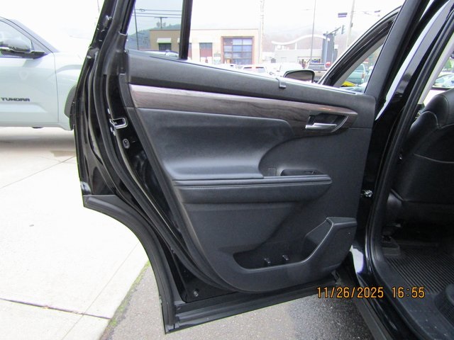 used 2023 Toyota Highlander Hybrid car, priced at $46,499