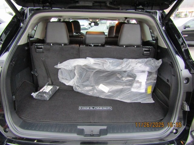 used 2023 Toyota Highlander Hybrid car, priced at $46,499