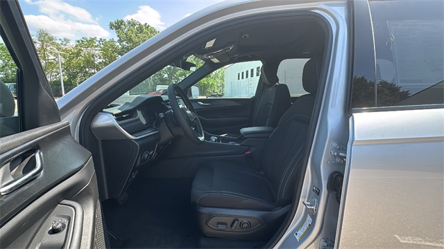 new 2025 Jeep Grand Cherokee car, priced at $42,848