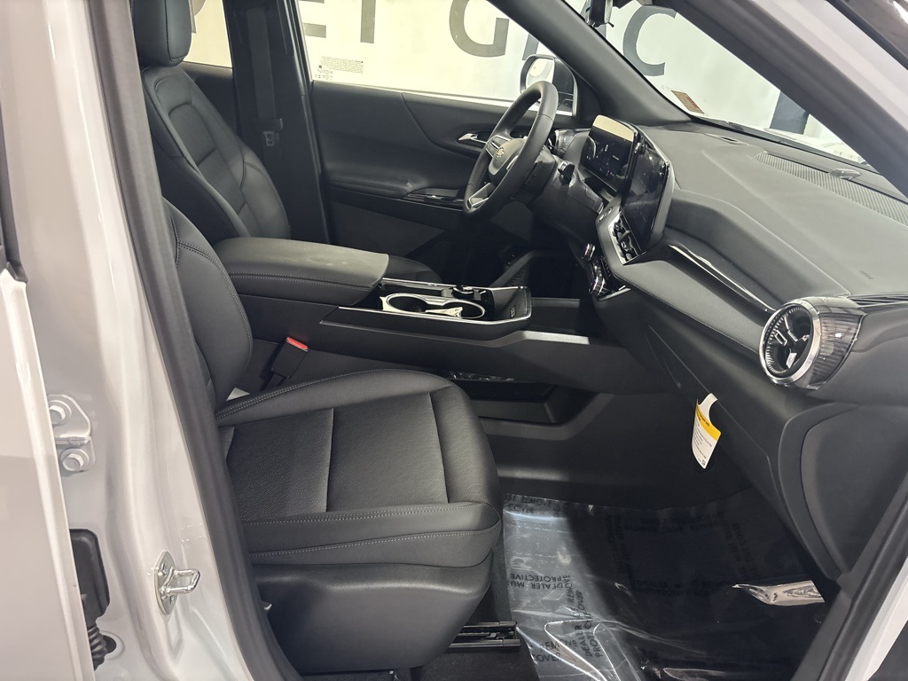new 2026 Chevrolet Equinox car, priced at $33,838