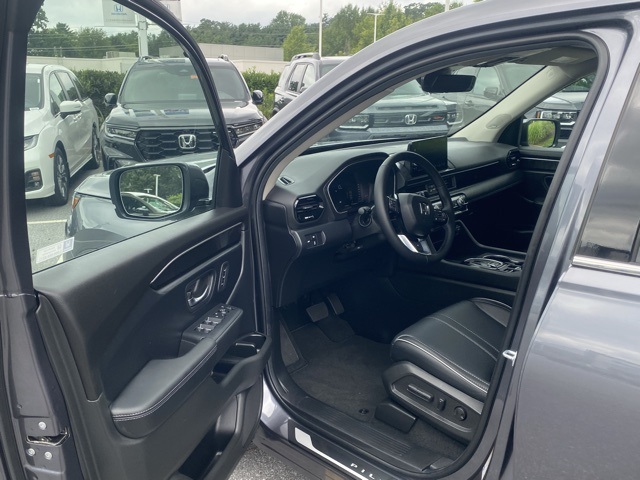 new 2025 Honda Pilot car, priced at $56,250