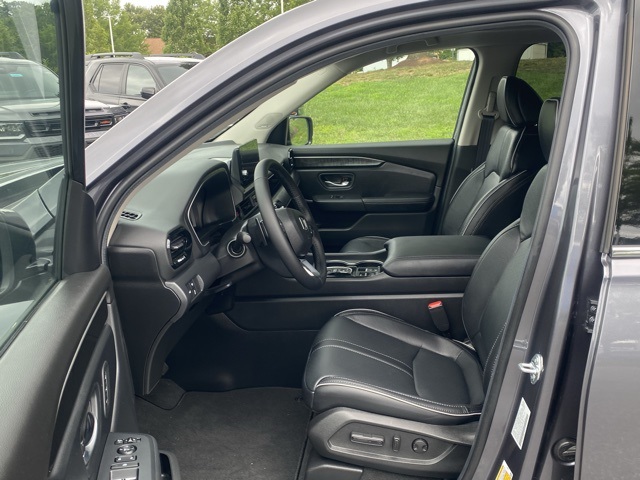 new 2025 Honda Pilot car, priced at $56,250