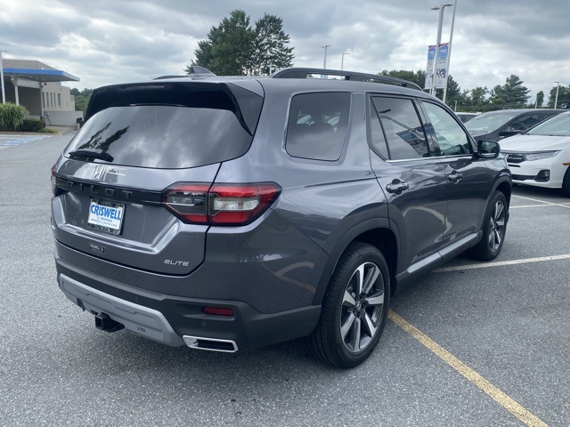 new 2025 Honda Pilot car, priced at $56,250