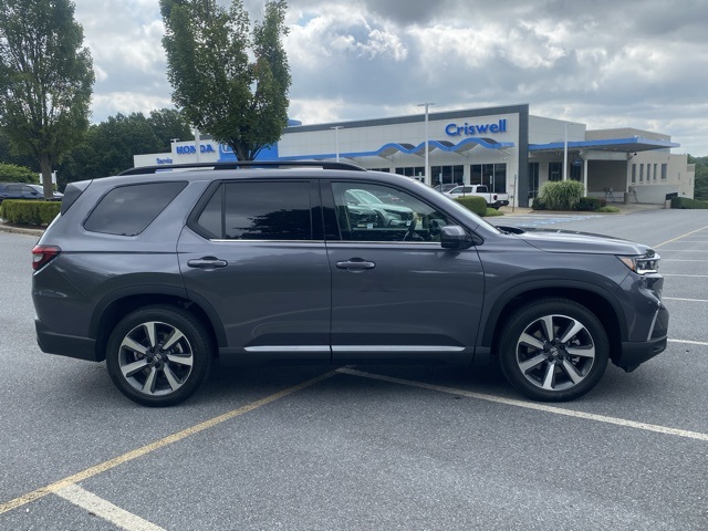 new 2025 Honda Pilot car, priced at $56,250