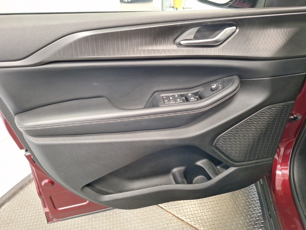 used 2023 Jeep Grand Cherokee car, priced at $31,800