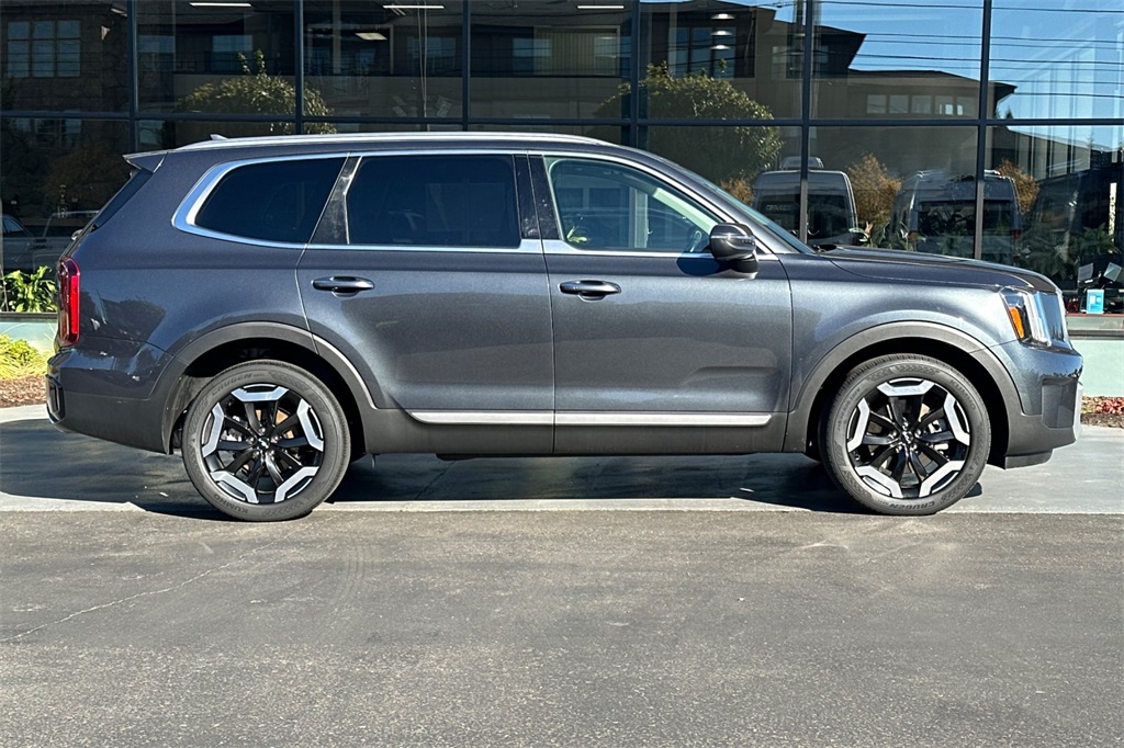 used 2023 Kia Telluride car, priced at $34,904