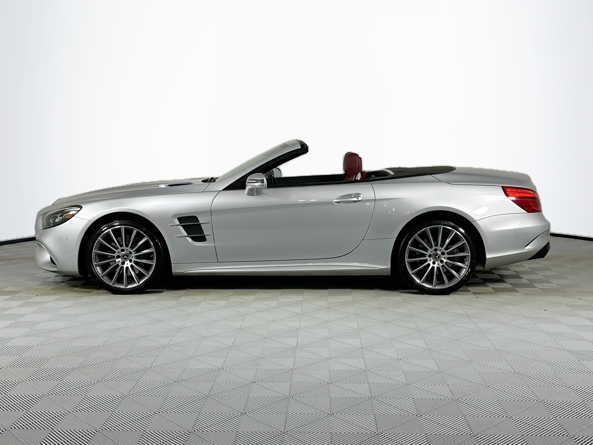 used 2020 Mercedes-Benz SL-Class car, priced at $66,998