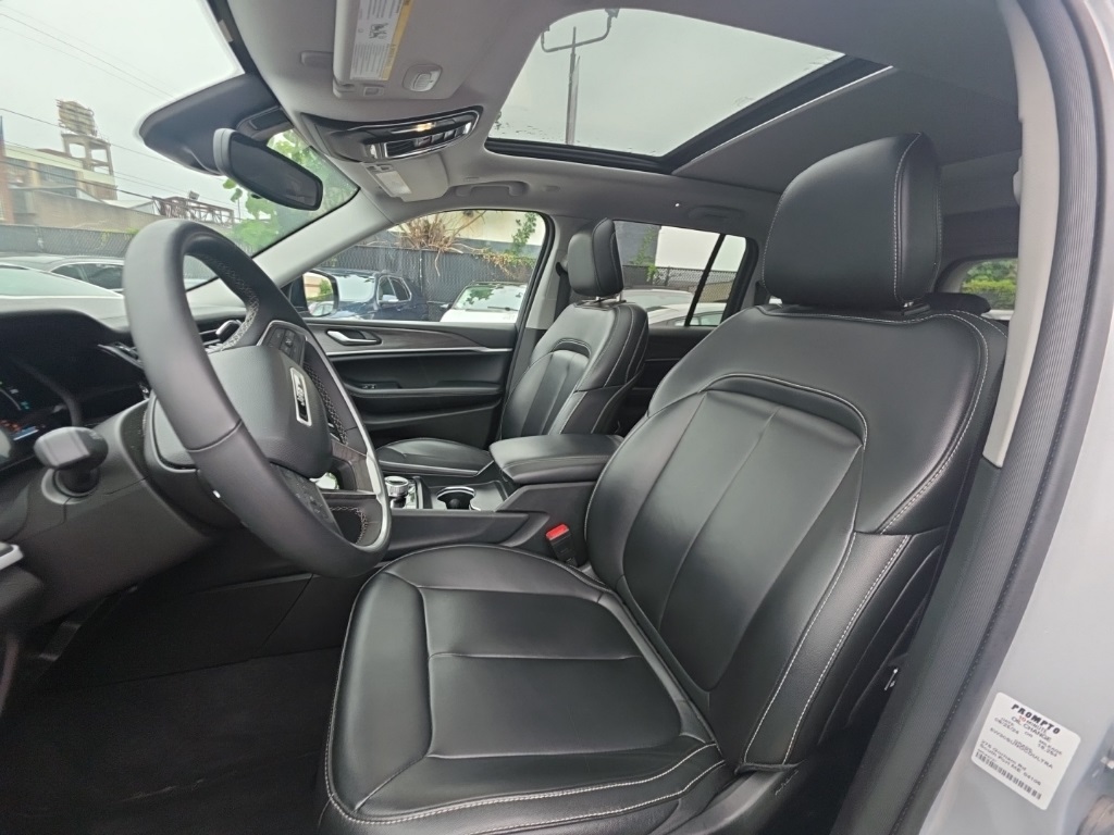 used 2023 Jeep Grand Cherokee car, priced at $24,595