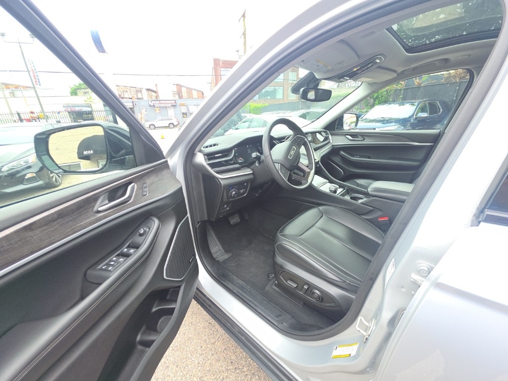 used 2023 Jeep Grand Cherokee car, priced at $24,595