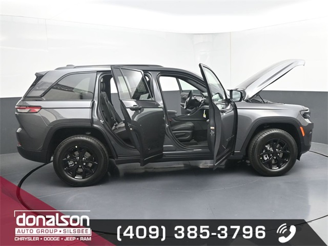 new 2025 Jeep Grand Cherokee car, priced at $45,225